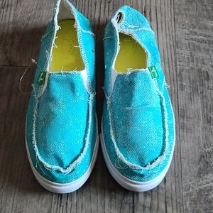 Price Drop! Sanuk slip ons